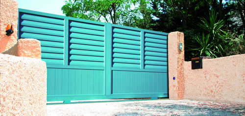 GAMME Contemporain Lames Claire-Voie
Des modèles contemporains qui intègrent dans leur remplissage une lames claire-voie effet persiennée, occultante